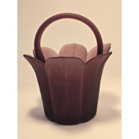 Mikasa Handcrafted Diane Love Purple Frosted‎ Candy Basket
Regular 6" - Picture 1 of 7